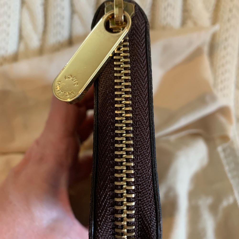 Louis Vuitton Brown Checkered Wallet with Gold Zipper # M12142 - Picture 11 of 16